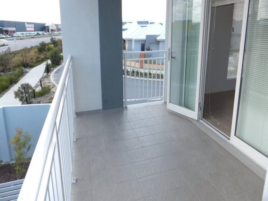 Modern Luxury 1 Bedroom Apartment - Walk To The Shops! Free Wifi Clarkson Kültér fotó