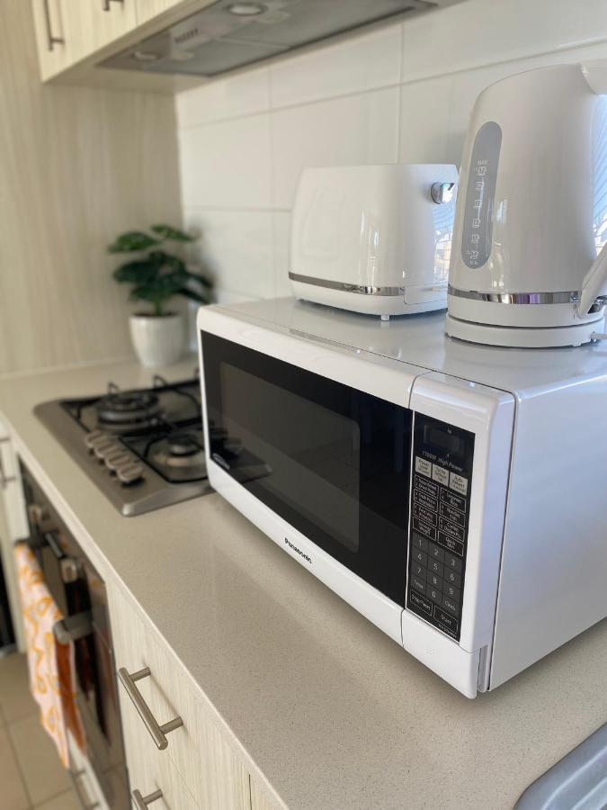 Modern Luxury 1 Bedroom Apartment - Walk To The Shops! Free Wifi Clarkson Kültér fotó
