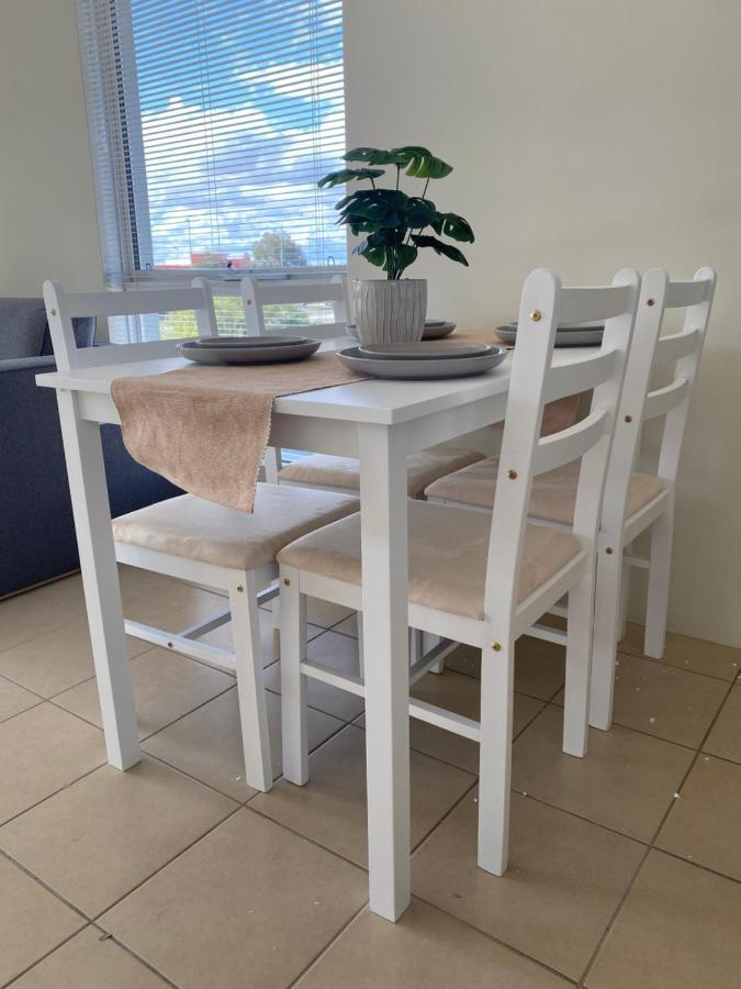 Modern Luxury 1 Bedroom Apartment - Walk To The Shops! Free Wifi Clarkson Kültér fotó
